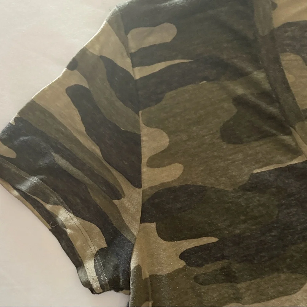 Lucky Brand Olive and Charcoal Camo V‑Neck Short Sleeve Tee - XL - Picture 2 of 4